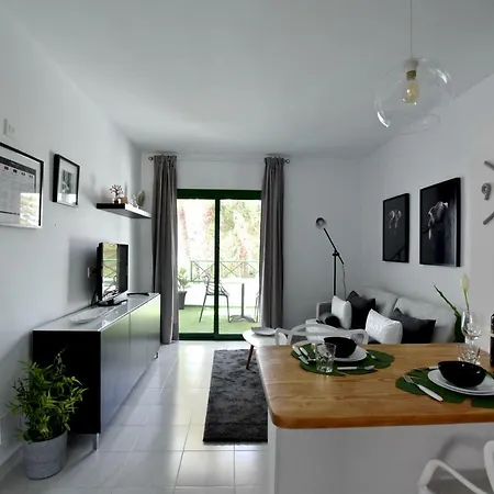 Apartment Holyhome 203 *